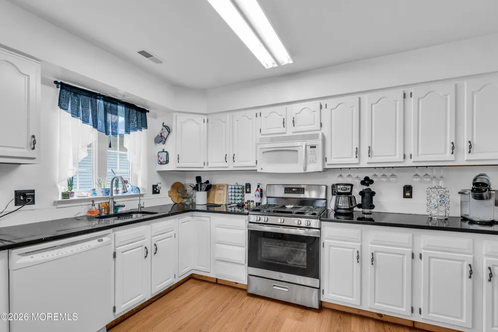 21 S Baker Drive Jackson, NJ 08527