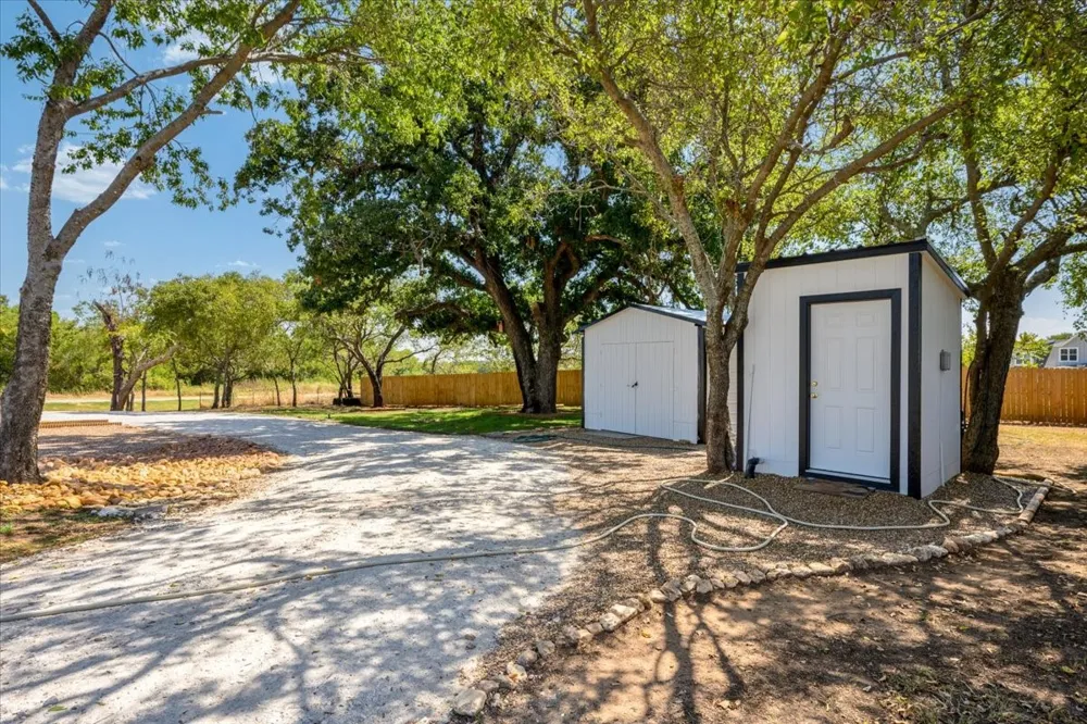 750 Jay Bird Lane Reno, TX 76082