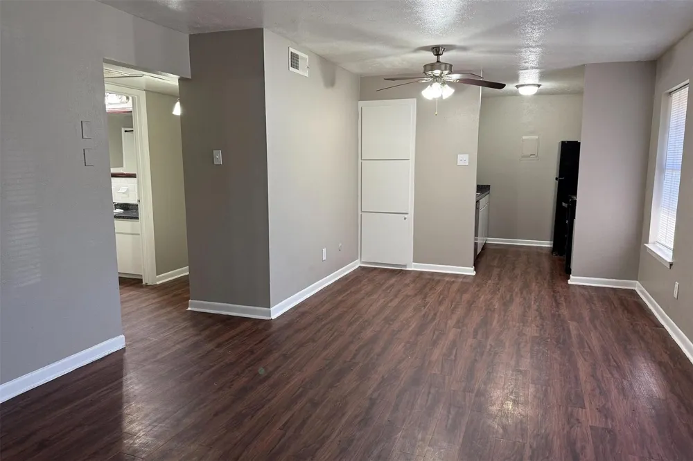 3001 Jane Lane #806 Haltom City, TX 76117