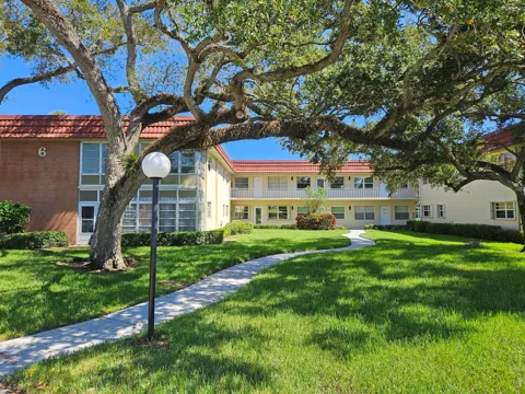6 VISTA PALM LANE #103