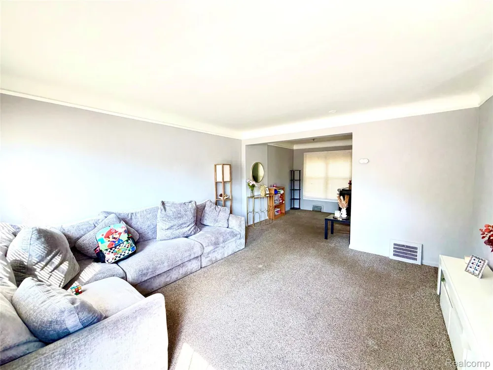 15480 Meyers Road Detroit City, MI 48227