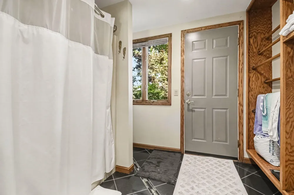 7135 Mccords Avenue SE Caledonia Township, MI 49302