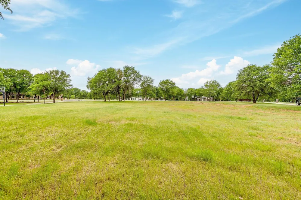 740 S Sugartree Drive Lipan, TX 76462