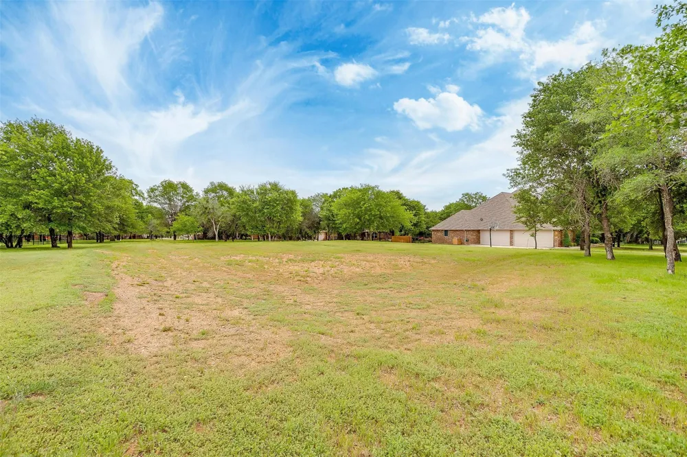 740 S Sugartree Drive Lipan, TX 76462