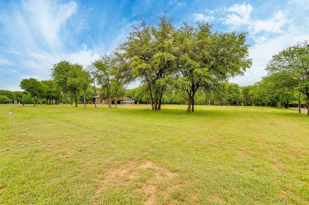 740 S Sugartree Drive Lipan, TX 76462