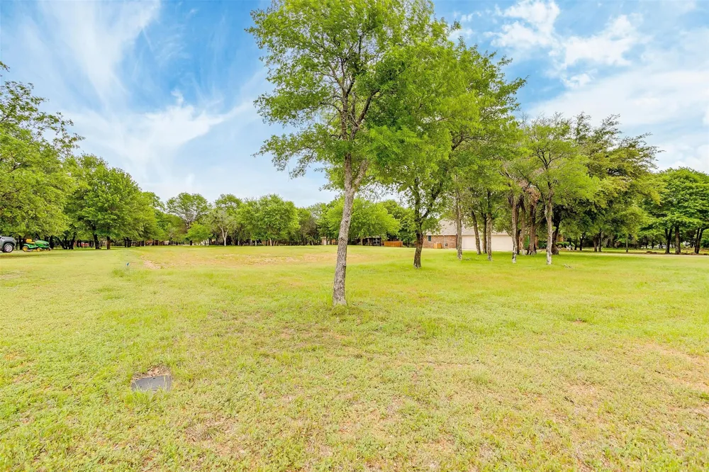 740 S Sugartree Drive Lipan, TX 76462