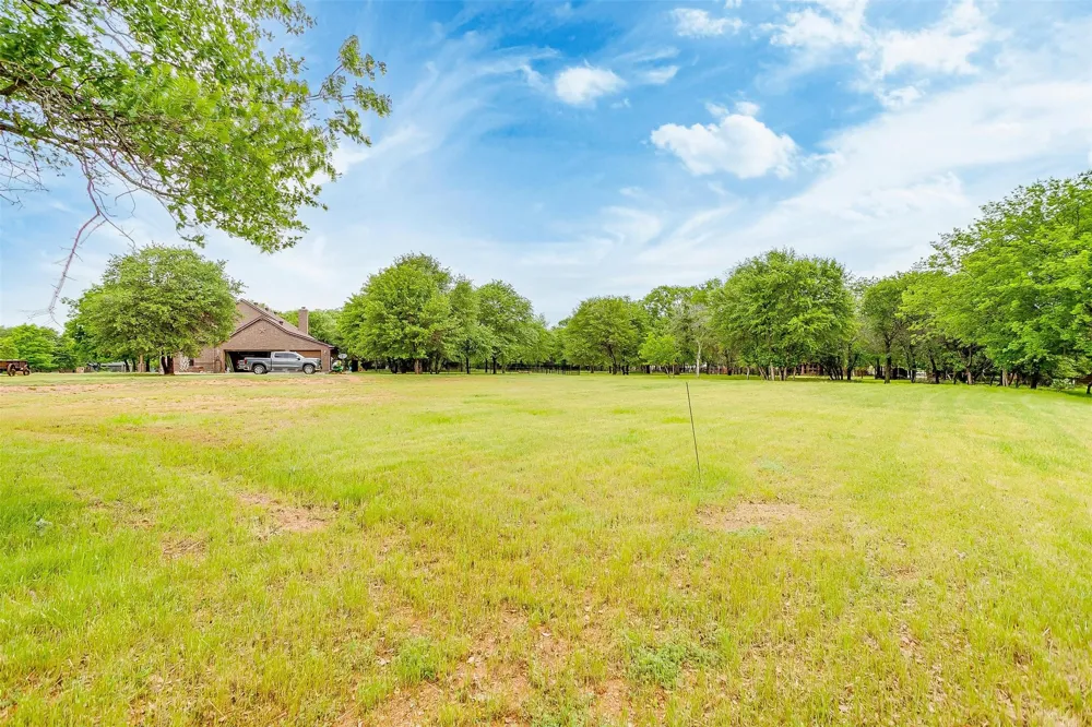 740 S Sugartree Drive Lipan, TX 76462