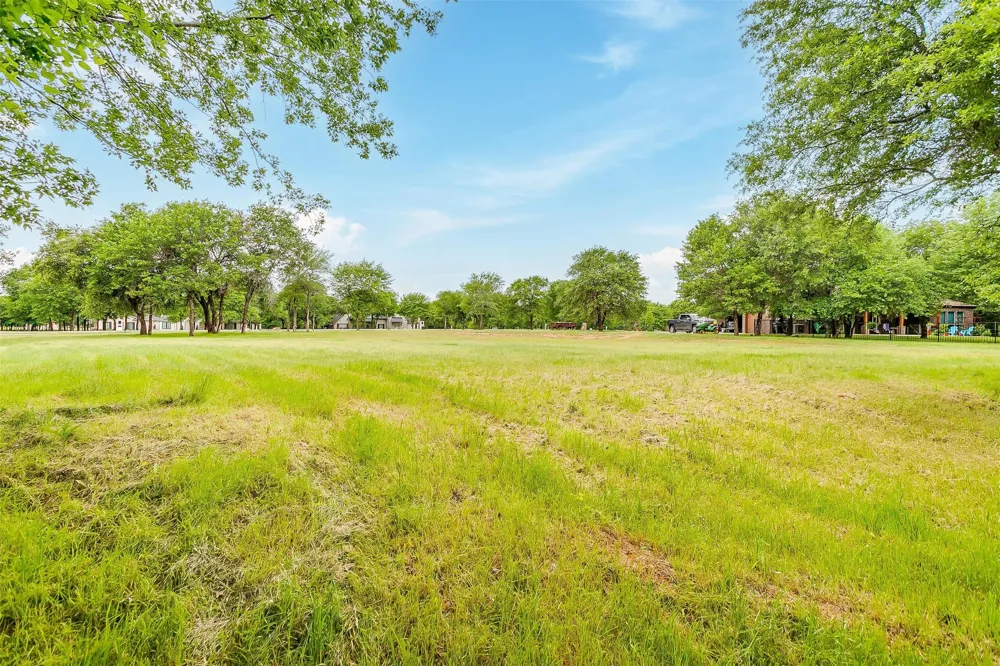 740 S Sugartree Drive Lipan, TX 76462