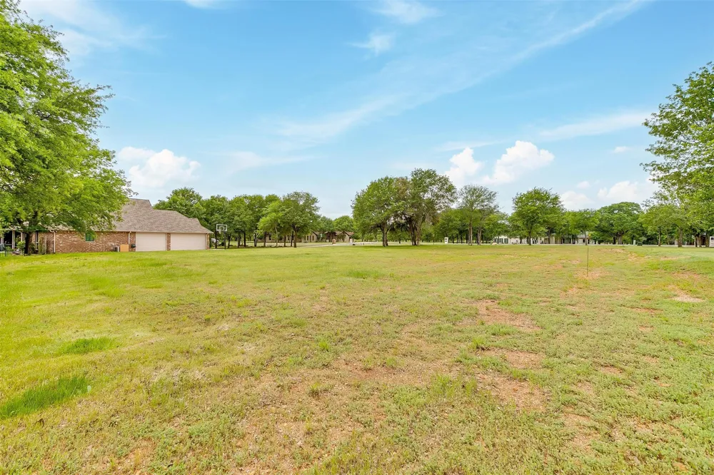 740 S Sugartree Drive Lipan, TX 76462