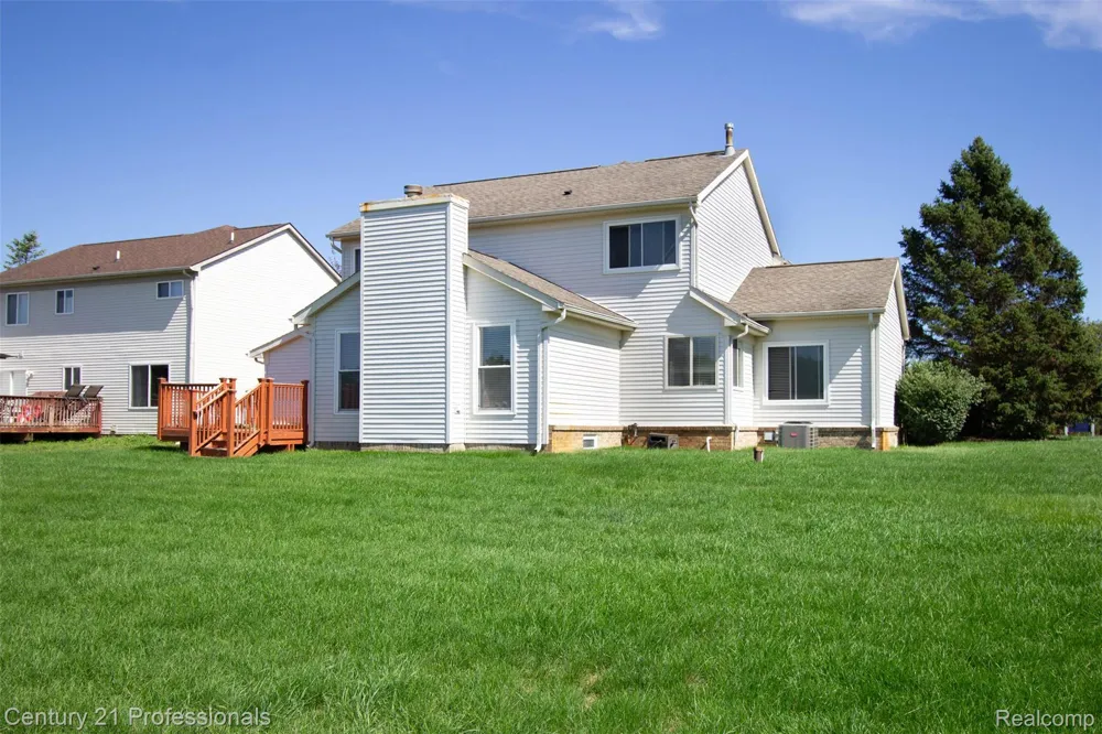 2004 Twin Sun Circle Commerce Charter Township, MI 48390