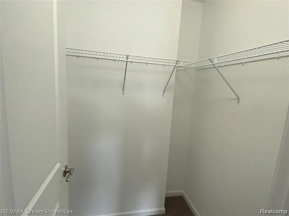 3220 JOHANNA WARE W Wixom City, MI 48393