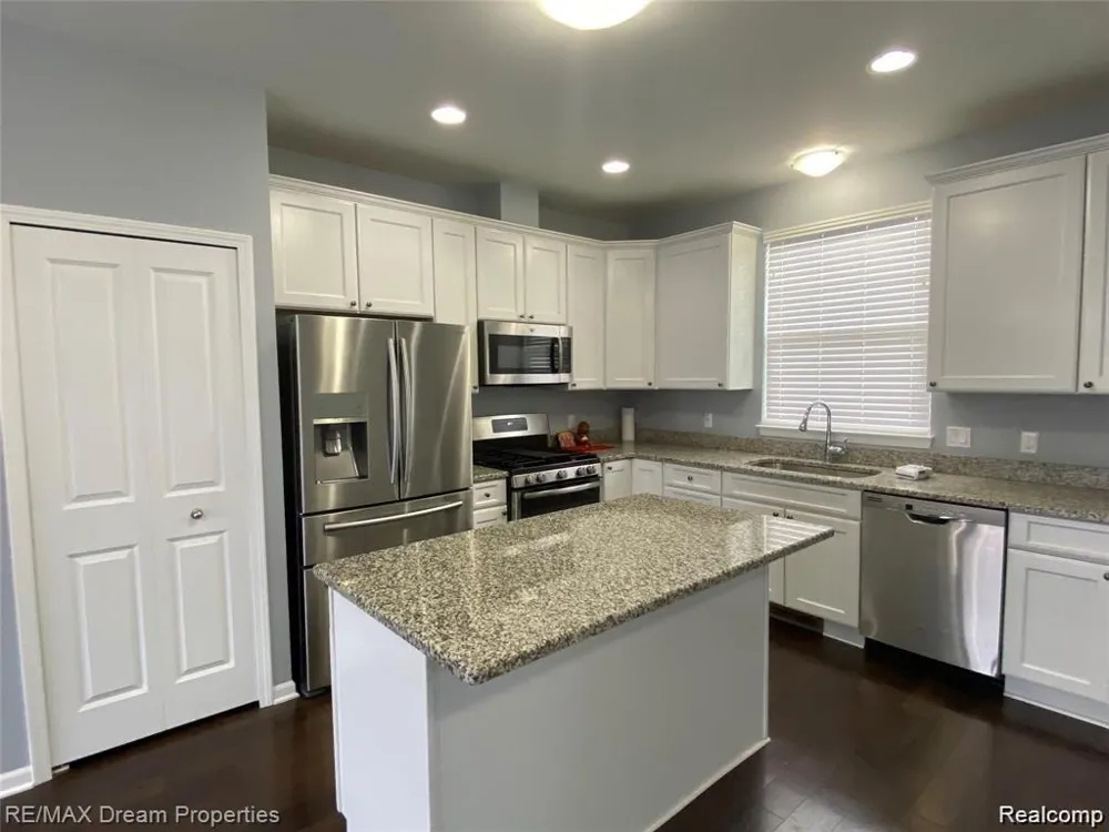 3220 JOHANNA WARE W Wixom City, MI 48393