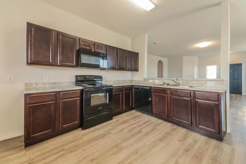 1305 Mallard Cove Ennis, TX 75119