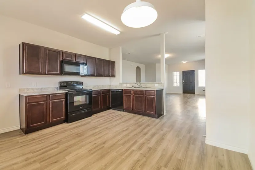 1305 Mallard Cove Ennis, TX 75119