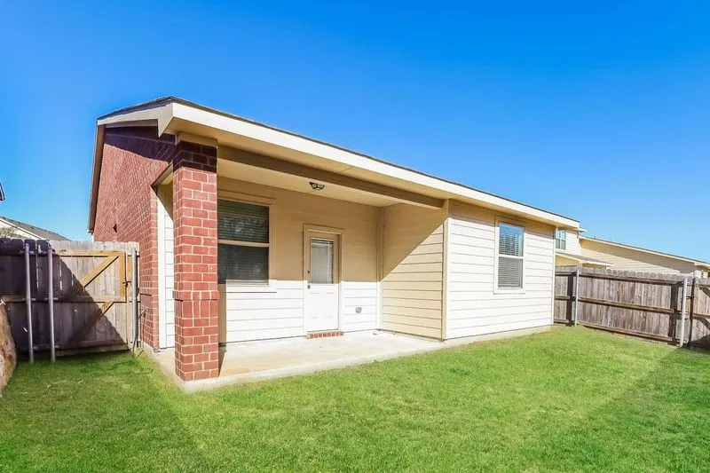 1305 Mallard Cove Ennis, TX 75119