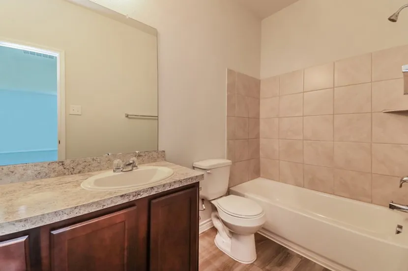 1305 Mallard Cove Ennis, TX 75119