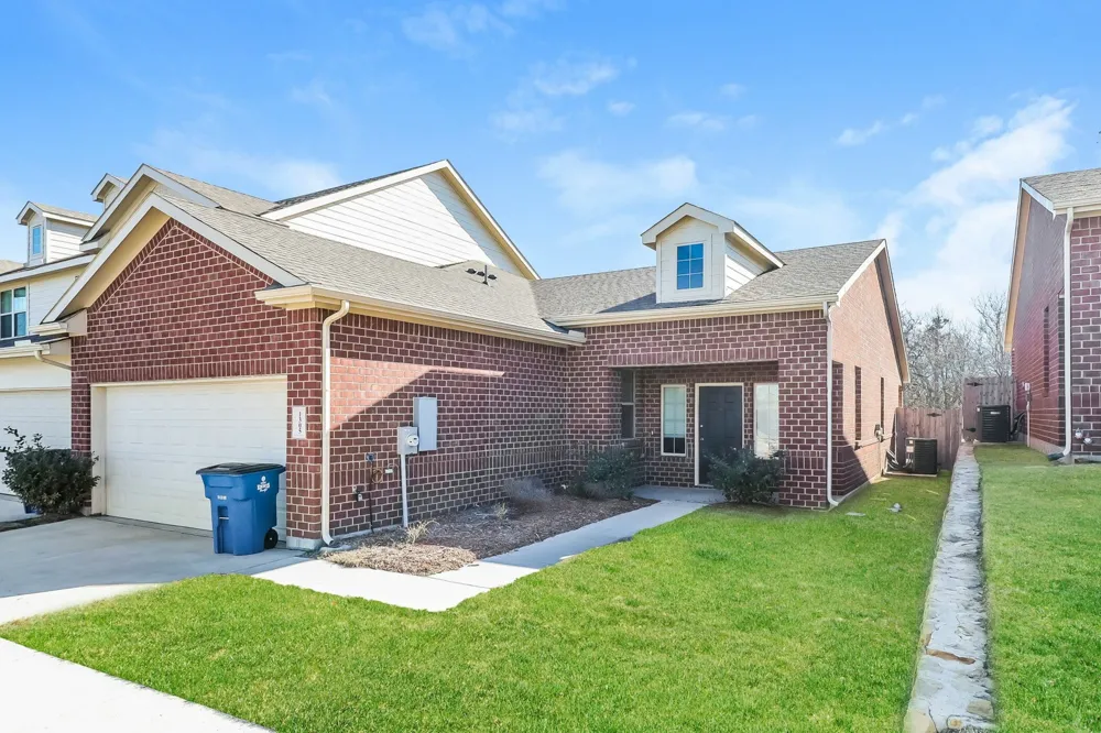 1305 Mallard Cove Ennis, TX 75119