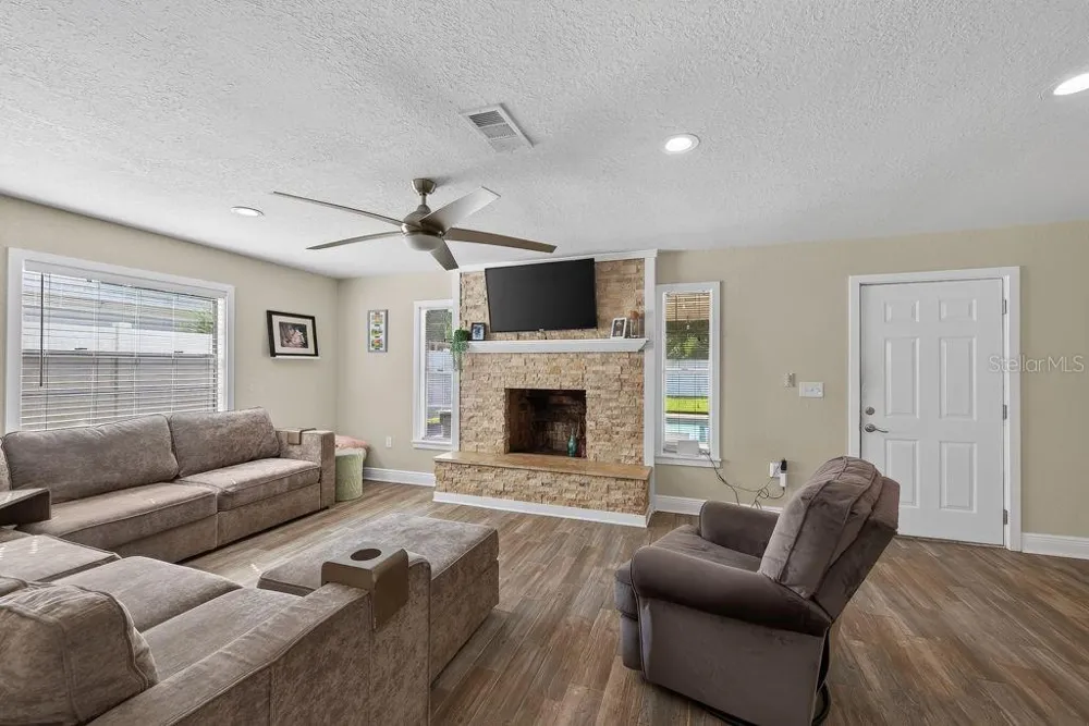 4710 W TRILBY AVENUE Tampa, FL 33616