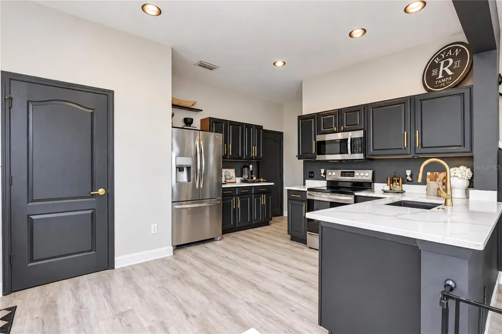 4826 BARNSTEAD DRIVE Riverview, FL 33578