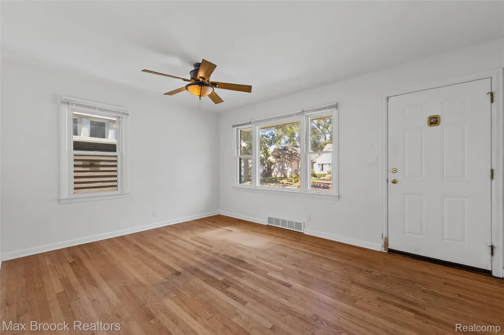 450 E MAPLEHURST STREET Ferndale City, MI 48220
