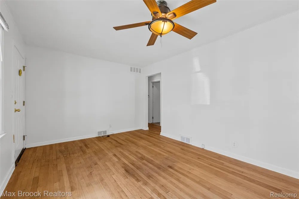 450 E MAPLEHURST STREET Ferndale City, MI 48220
