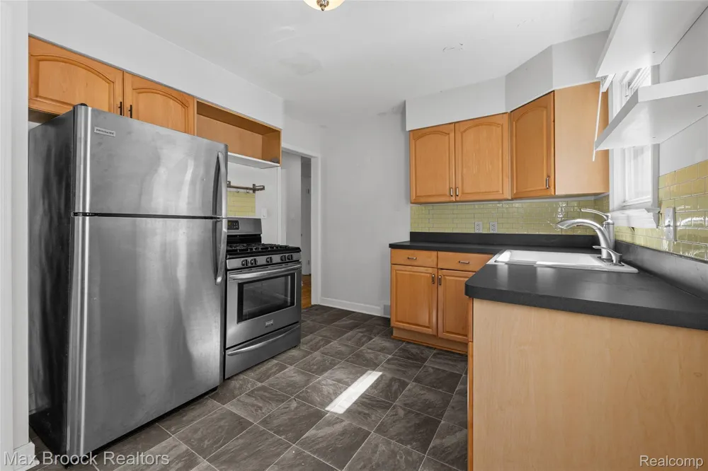 450 E MAPLEHURST STREET Ferndale City, MI 48220