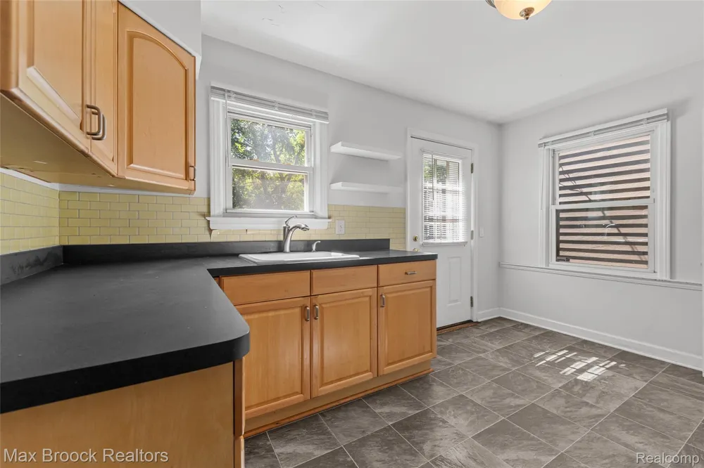 450 E MAPLEHURST STREET Ferndale City, MI 48220