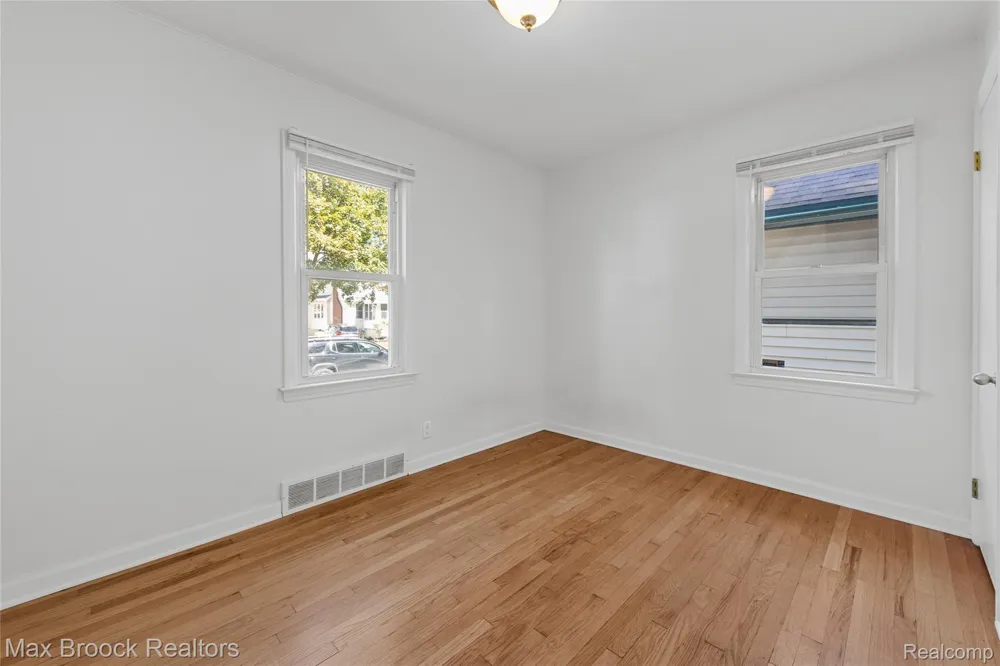 450 E MAPLEHURST STREET Ferndale City, MI 48220
