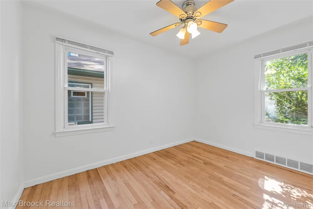 450 E MAPLEHURST STREET Ferndale City, MI 48220
