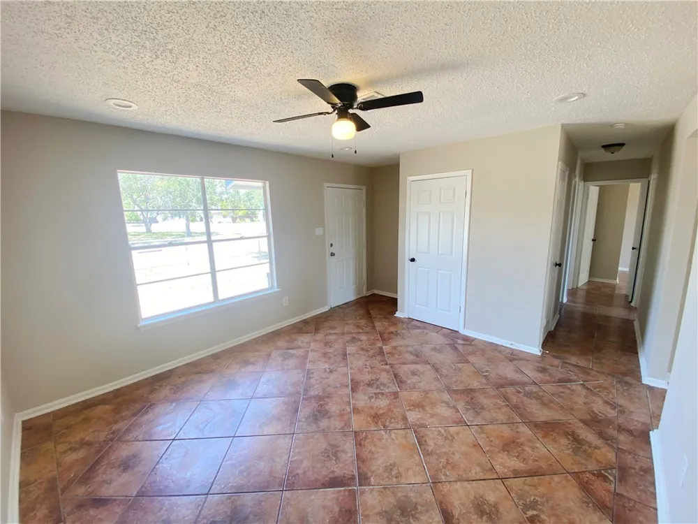 1433 Madrid Drive Corpus Christi, TX 78416
