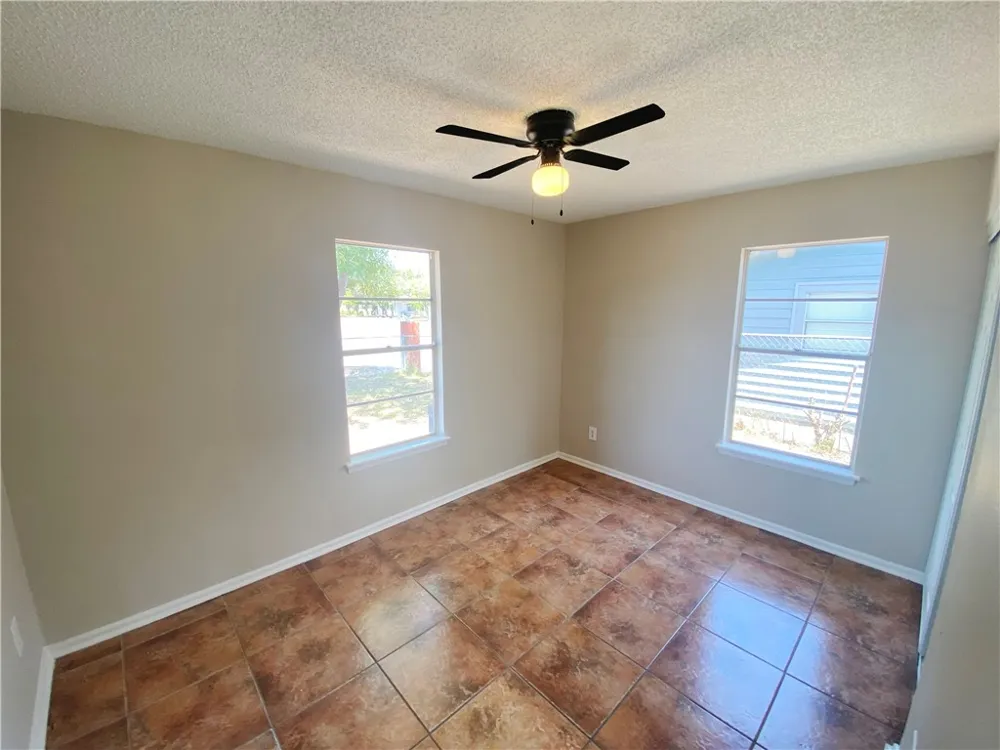 1433 Madrid Drive Corpus Christi, TX 78416
