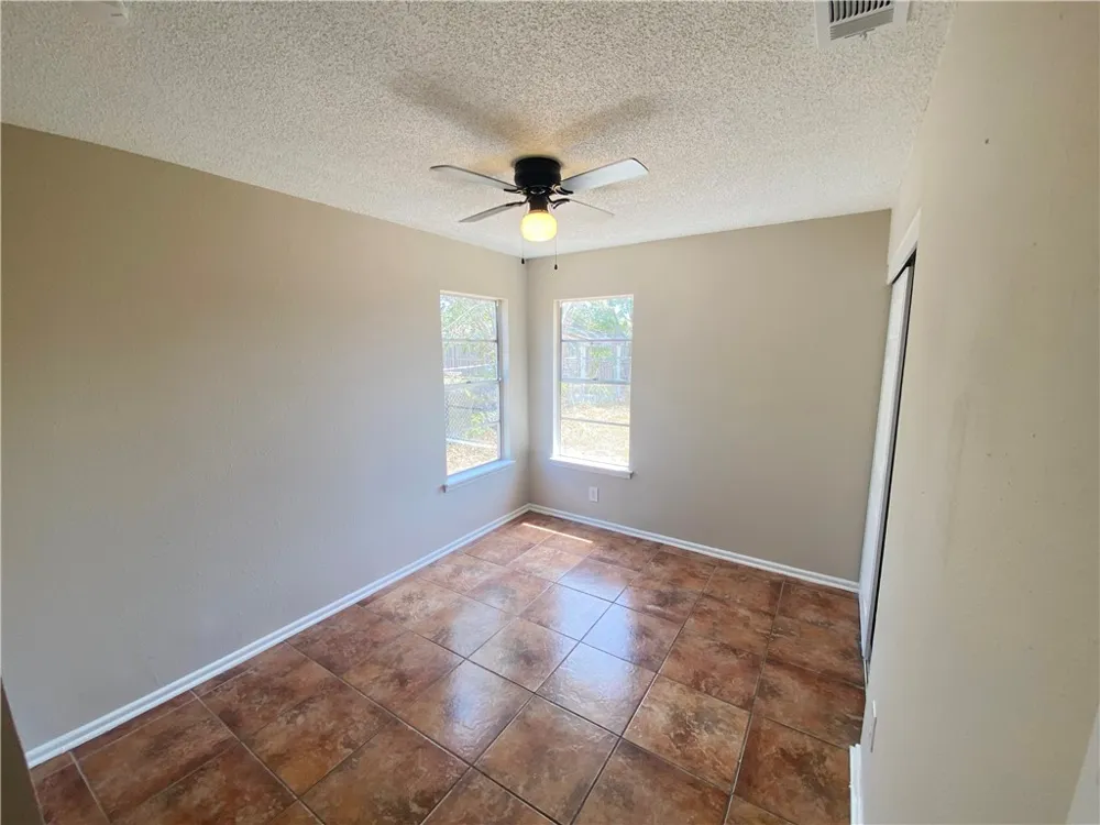1433 Madrid Drive Corpus Christi, TX 78416