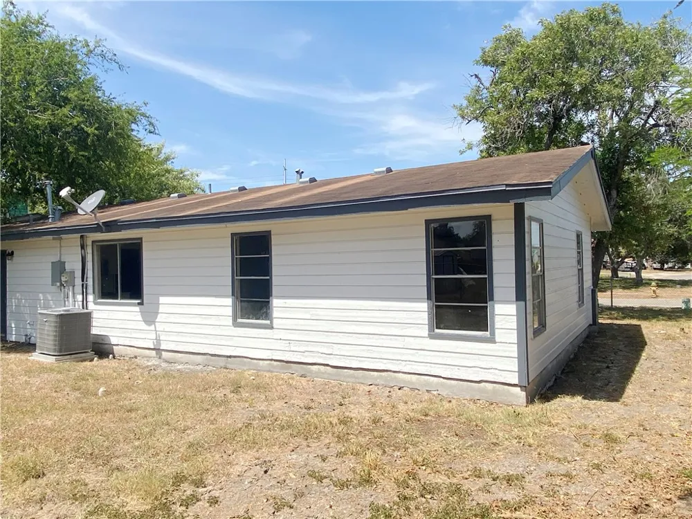 1433 Madrid Drive Corpus Christi, TX 78416