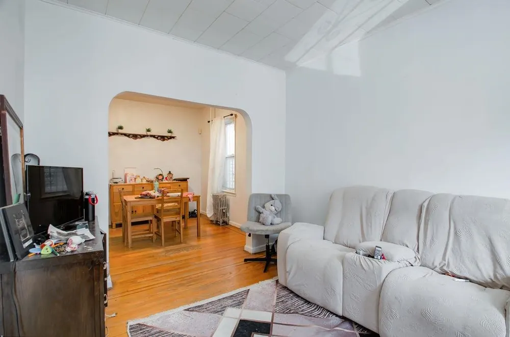 25 ROMAINE AVE Jersey City, NJ 07306