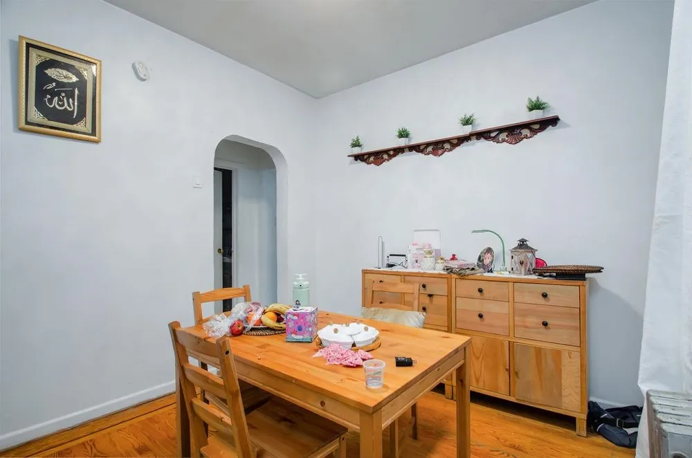 25 ROMAINE AVE Jersey City, NJ 07306