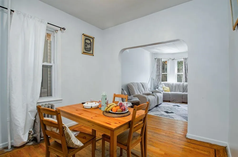 25 ROMAINE AVE Jersey City, NJ 07306