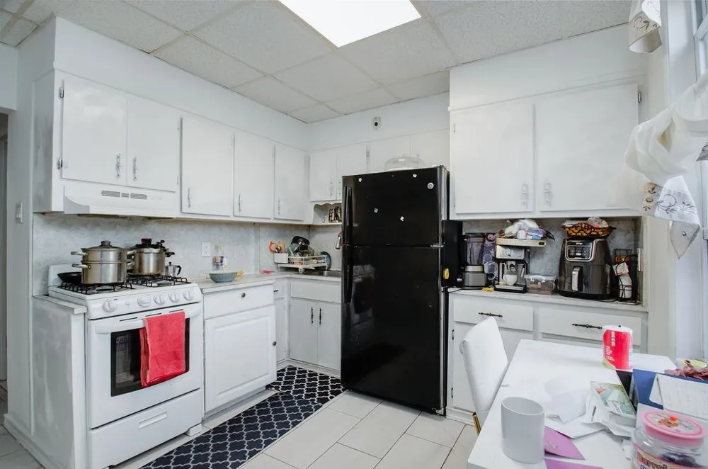 25 ROMAINE AVE Jersey City, NJ 07306