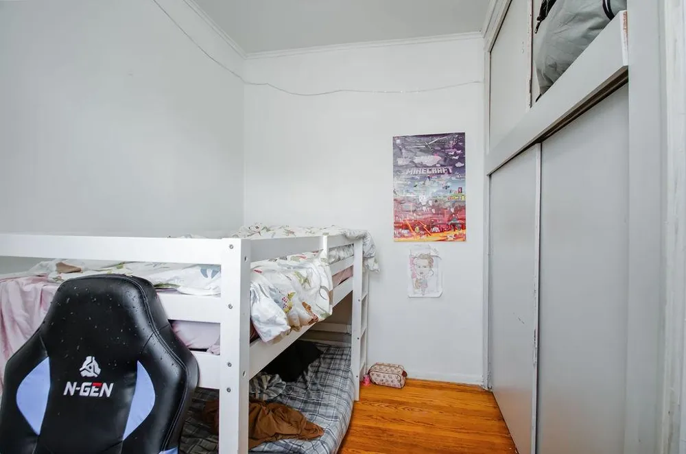 25 ROMAINE AVE Jersey City, NJ 07306