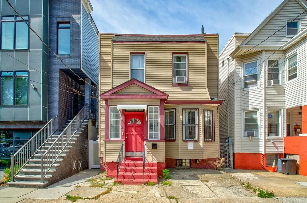 25 ROMAINE AVE Jersey City, NJ 07306