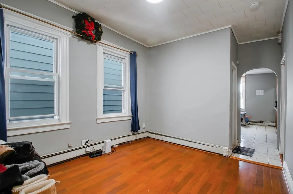 25 ROMAINE AVE Jersey City, NJ 07306