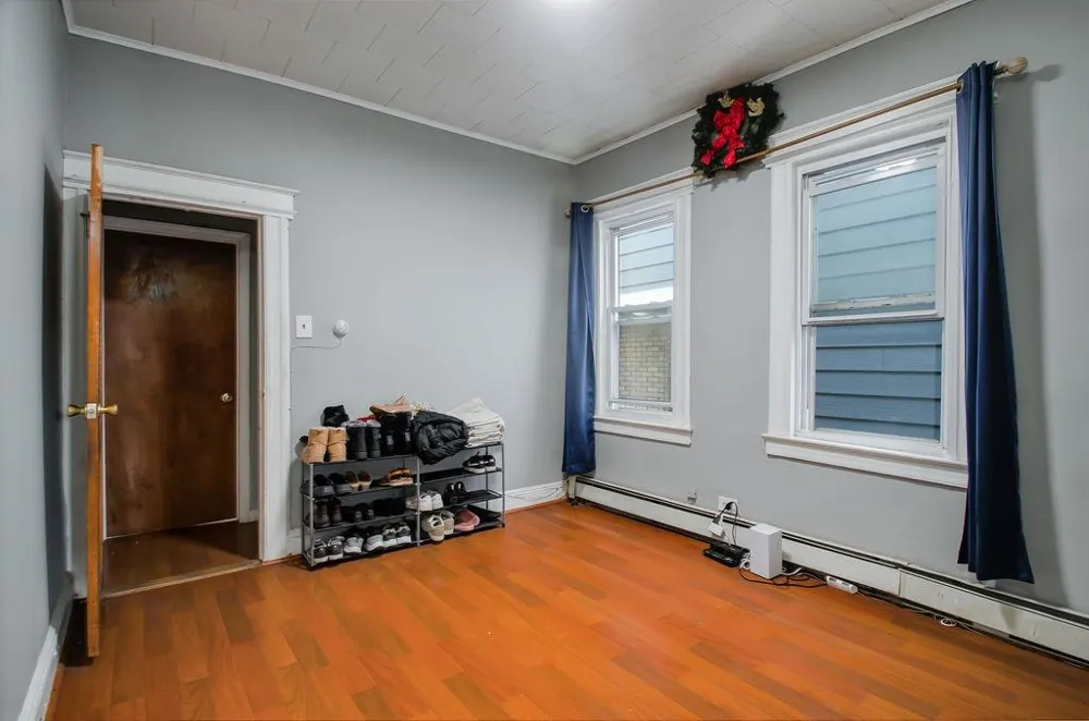 25 ROMAINE AVE Jersey City, NJ 07306