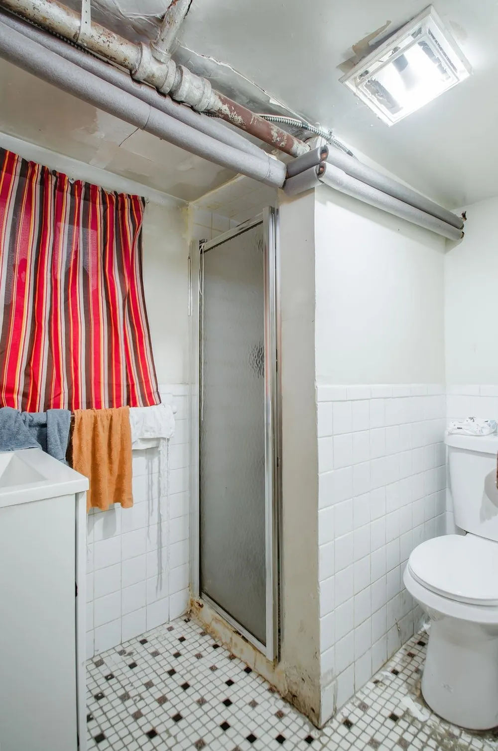 25 ROMAINE AVE Jersey City, NJ 07306
