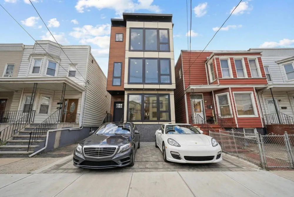 115 CHARLES ST Jersey City, NJ 07307