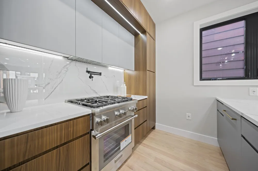 115 CHARLES ST Jersey City, NJ 07307