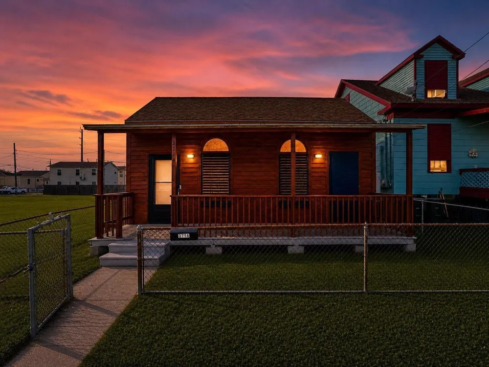 3714 Ball Galveston, TX 77550