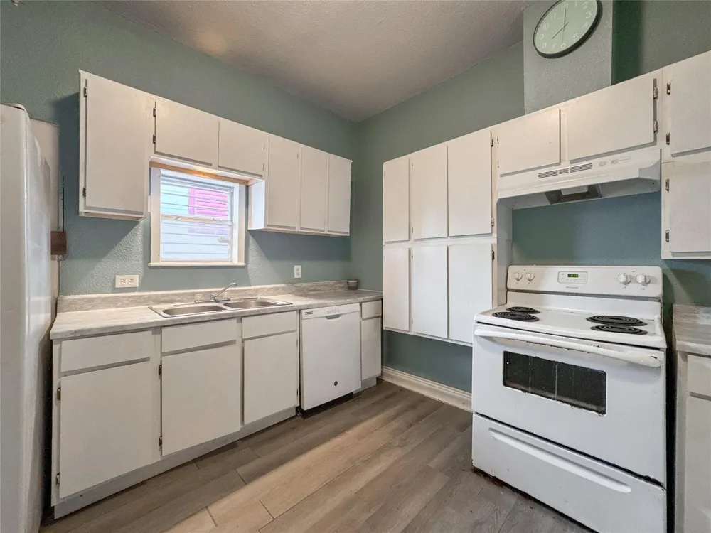 3714 Ball Galveston, TX 77550