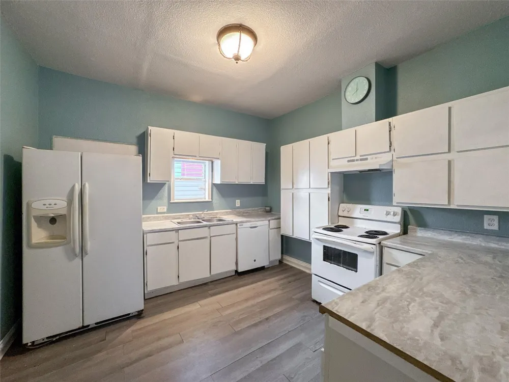 3714 Ball Galveston, TX 77550