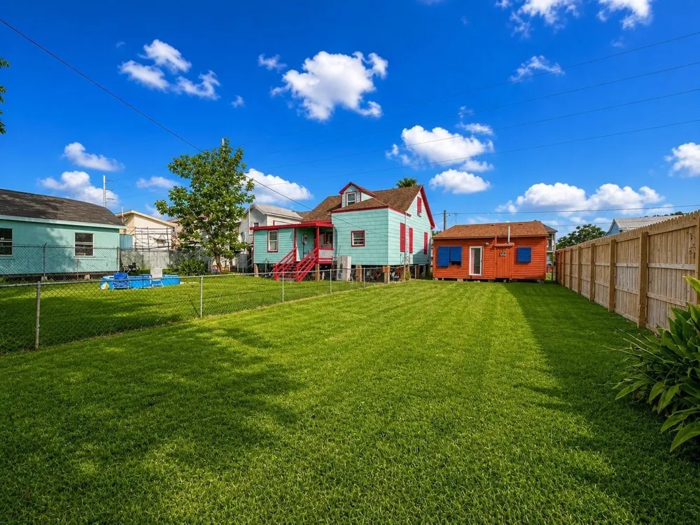 3714 Ball Galveston, TX 77550