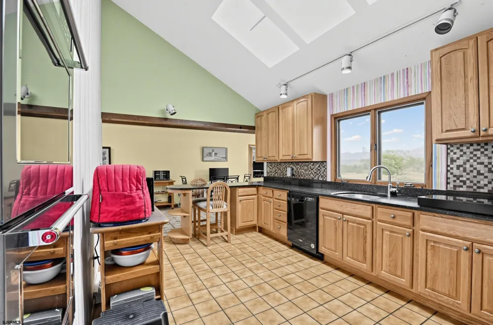 203 Dove Ln Marmora, NJ 08223