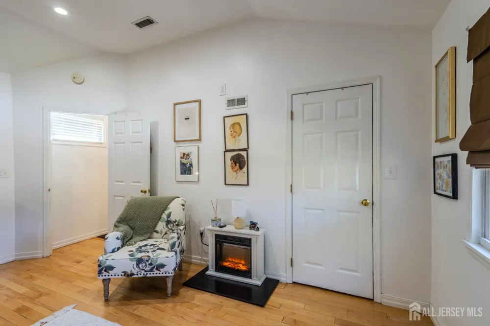19 Rebecca Place Piscataway, NJ 08854